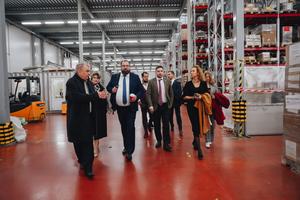 Министр цифрового развития и связи РФ Максут Шадаев на производстве Супервэйв Групп